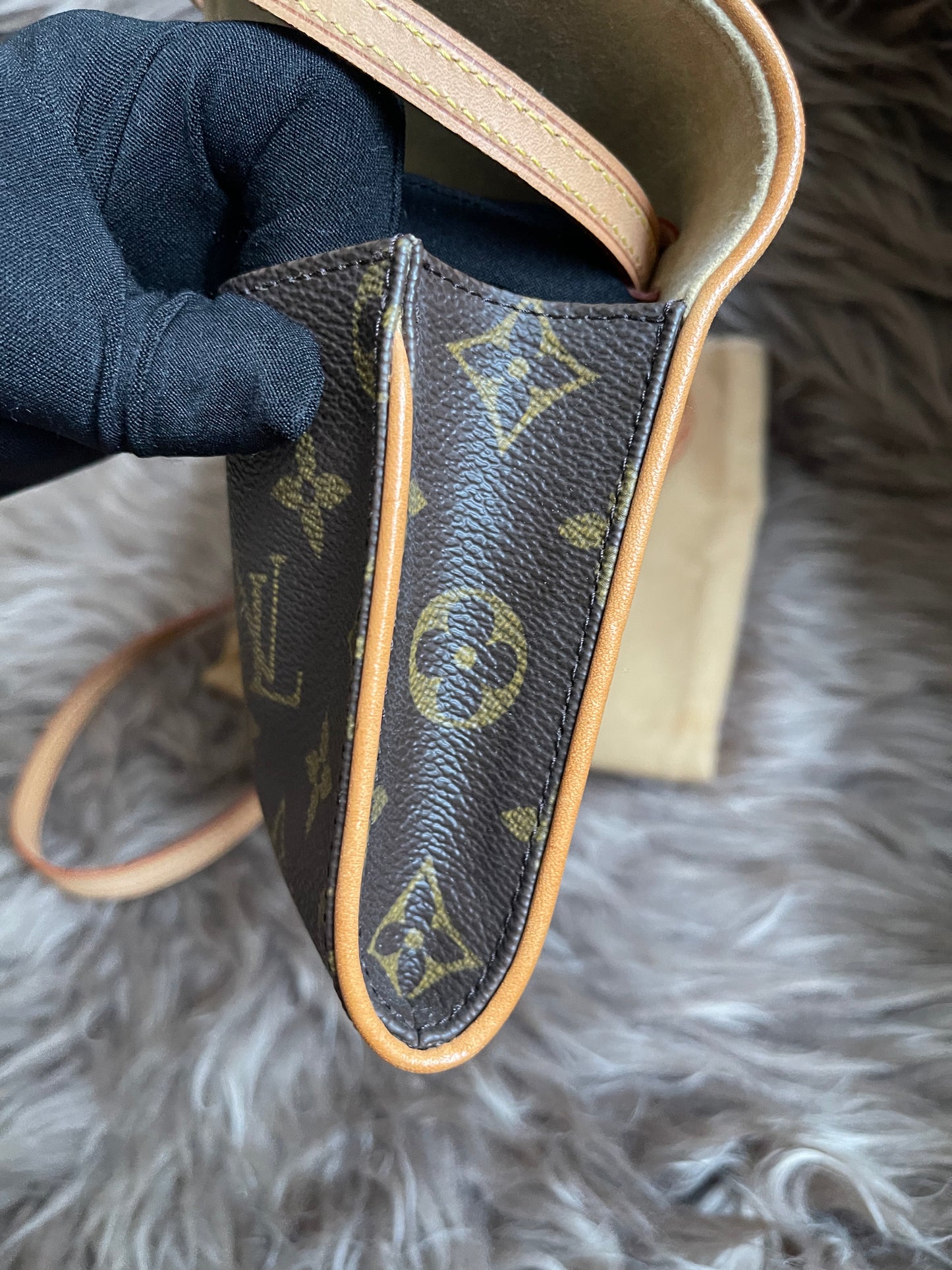 Preloved Louis Vuitton Pochette Twin GM in Monogram canvas