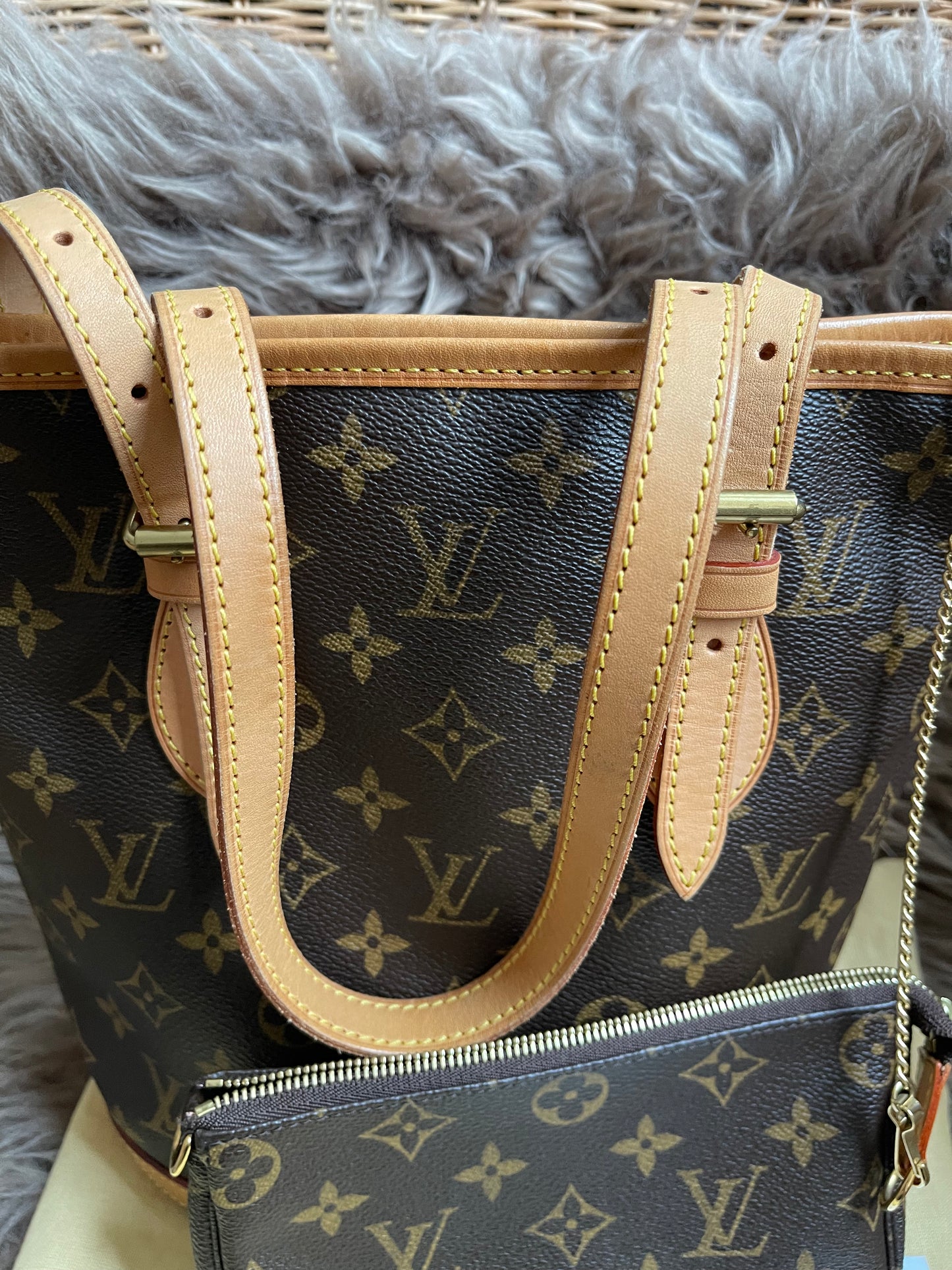 Preloved Louis Vuitton Petit Bucket Bag w/pouch