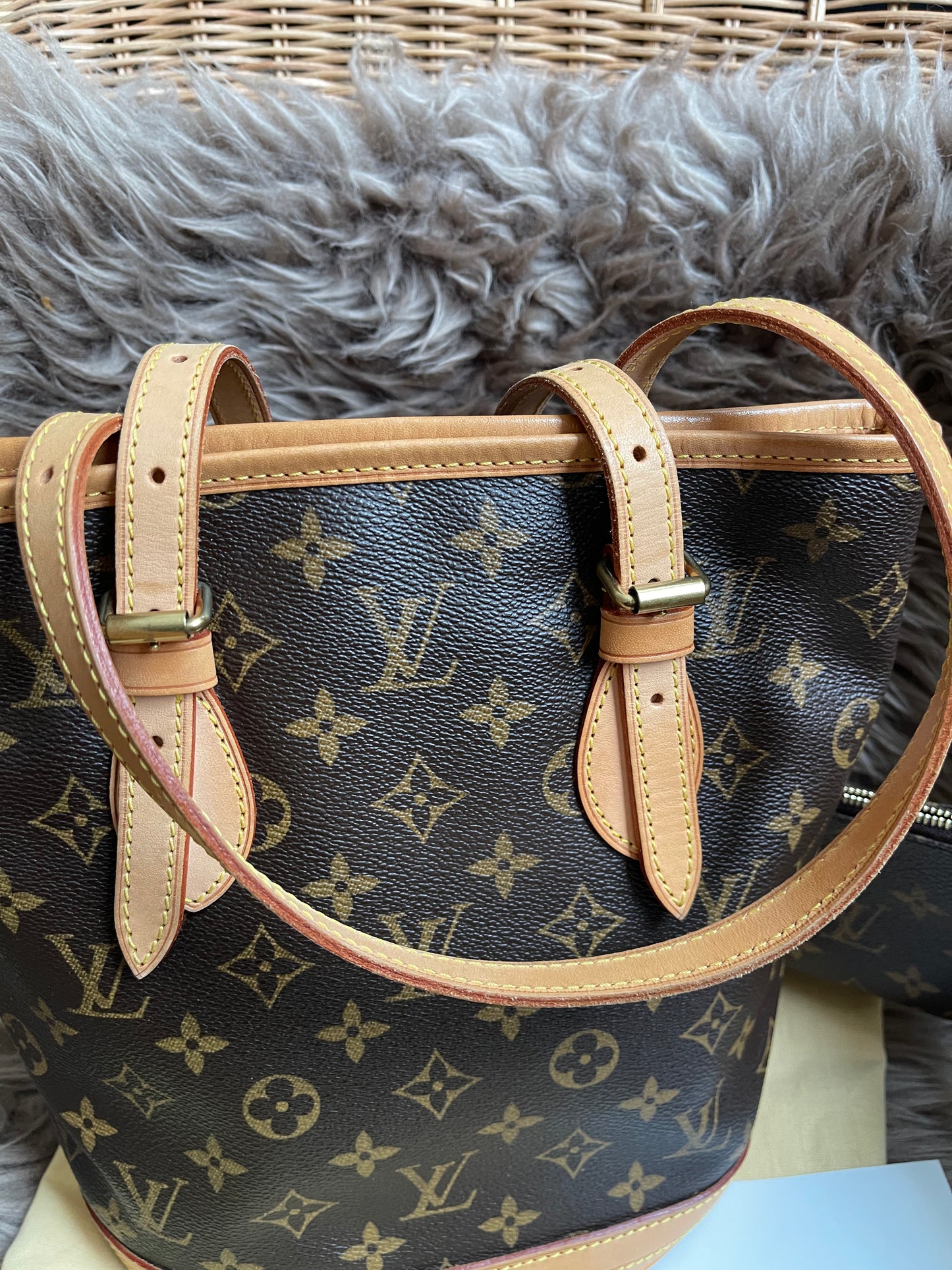 Preloved Louis Vuitton Petit Bucket Bag w/pouch