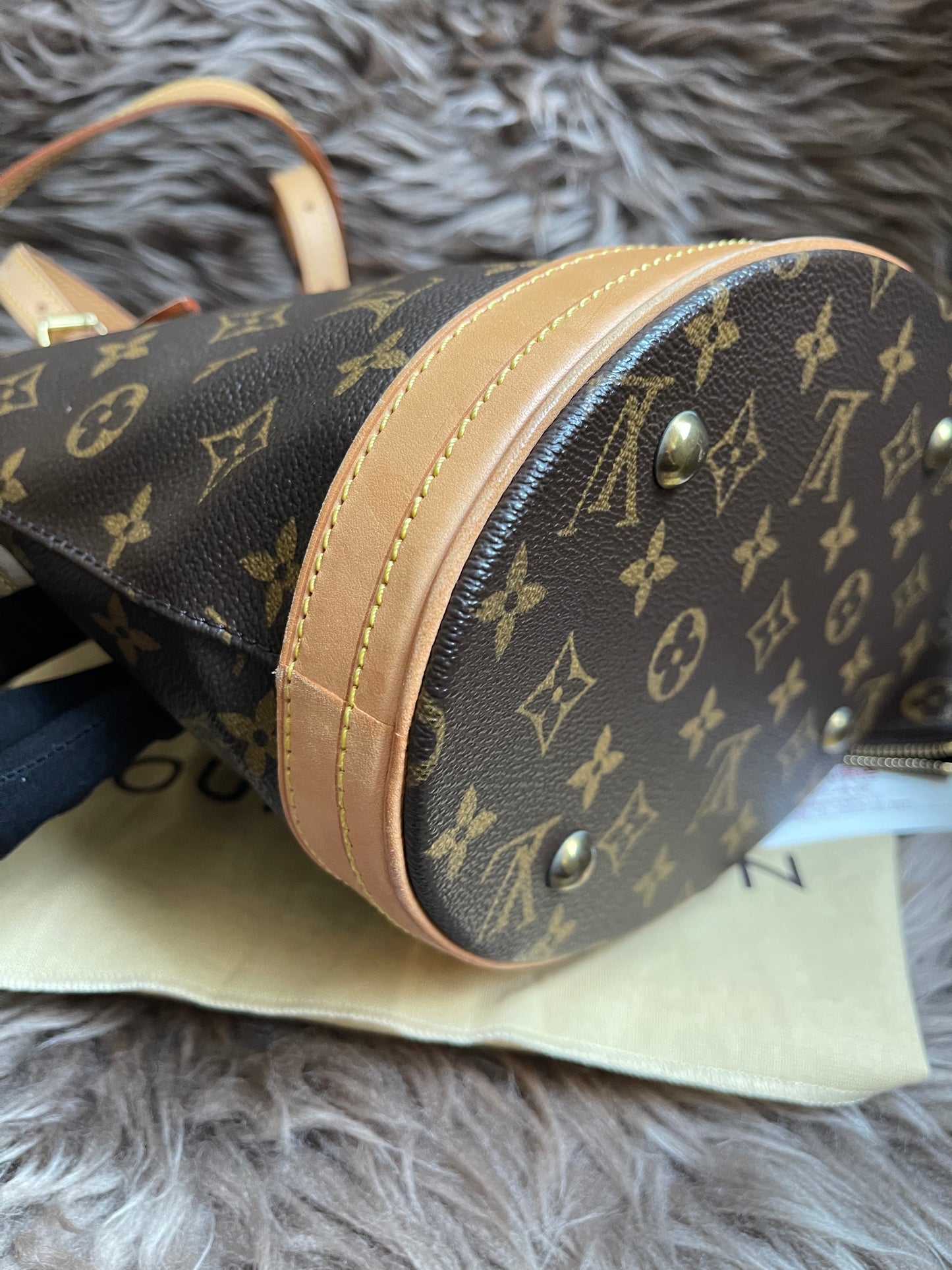 Preloved Louis Vuitton Petit Bucket Bag w/pouch