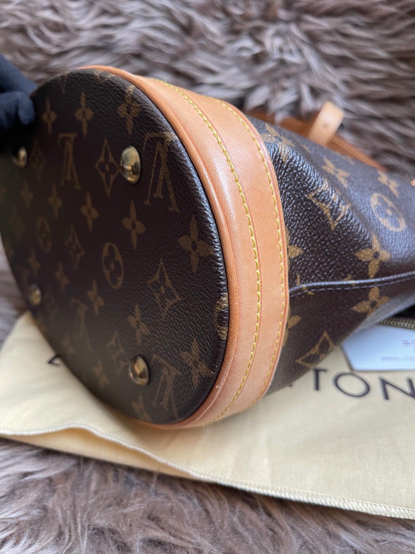 Preloved Louis Vuitton Petit Bucket Bag w/pouch