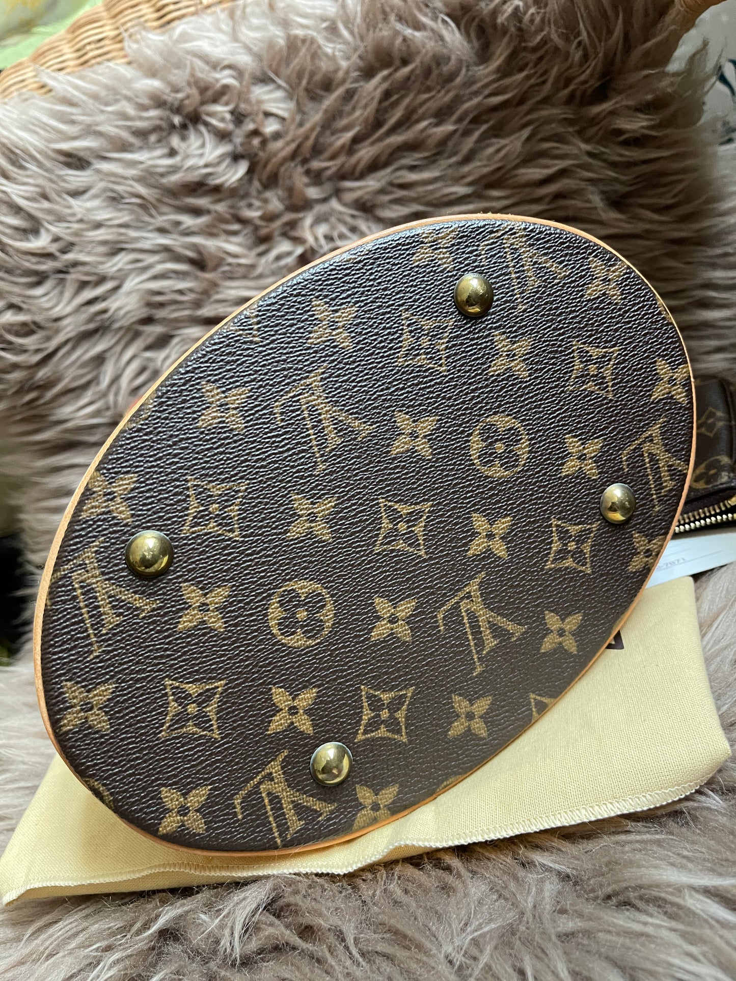 Preloved Louis Vuitton Petit Bucket Bag w/pouch