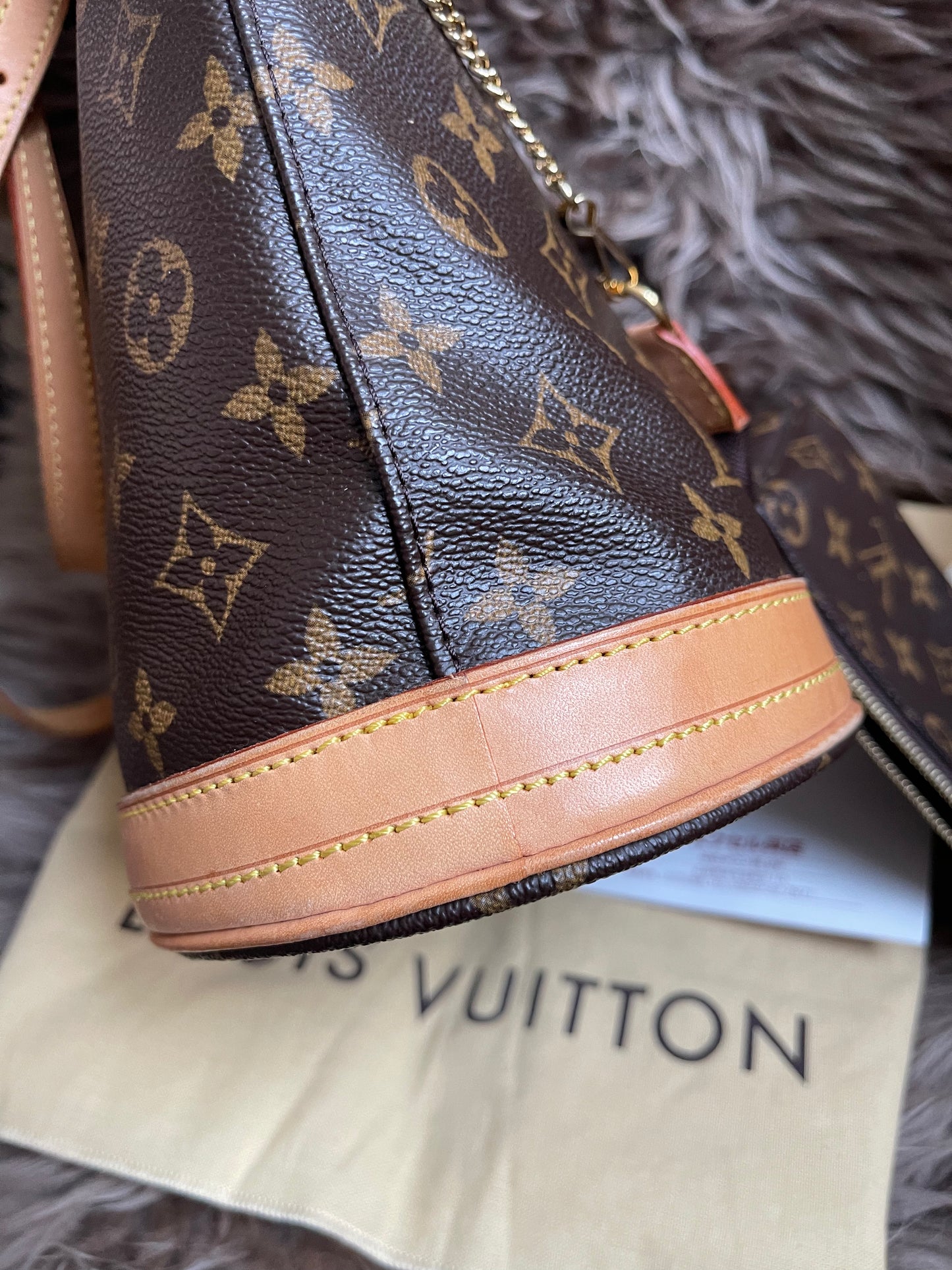 Preloved Louis Vuitton Petit Bucket Bag w/pouch