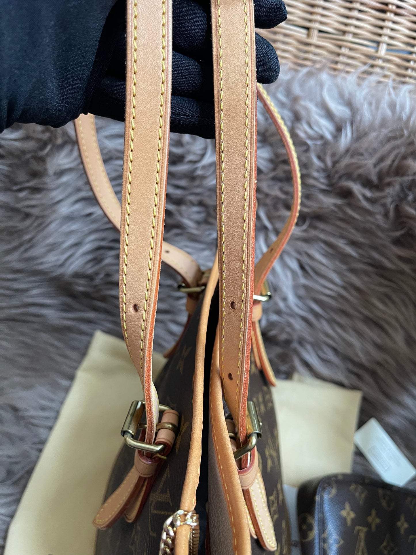 Preloved Louis Vuitton Petit Bucket Bag w/pouch
