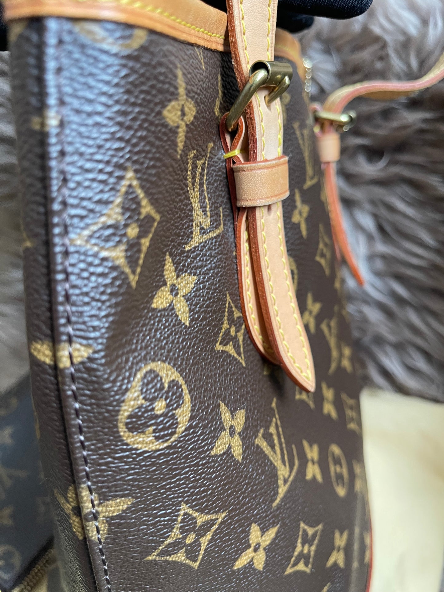 Preloved Louis Vuitton Petit Bucket Bag w/pouch