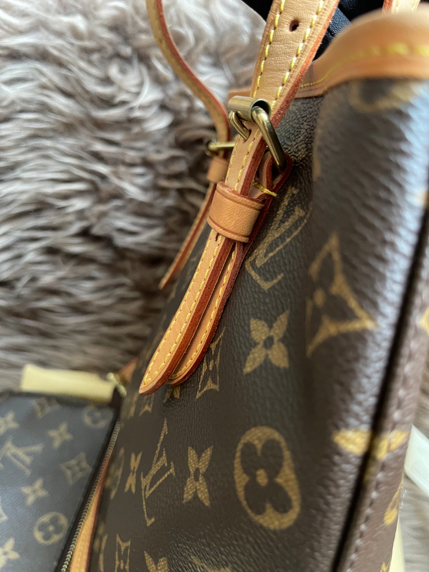 Preloved Louis Vuitton Petit Bucket Bag w/pouch