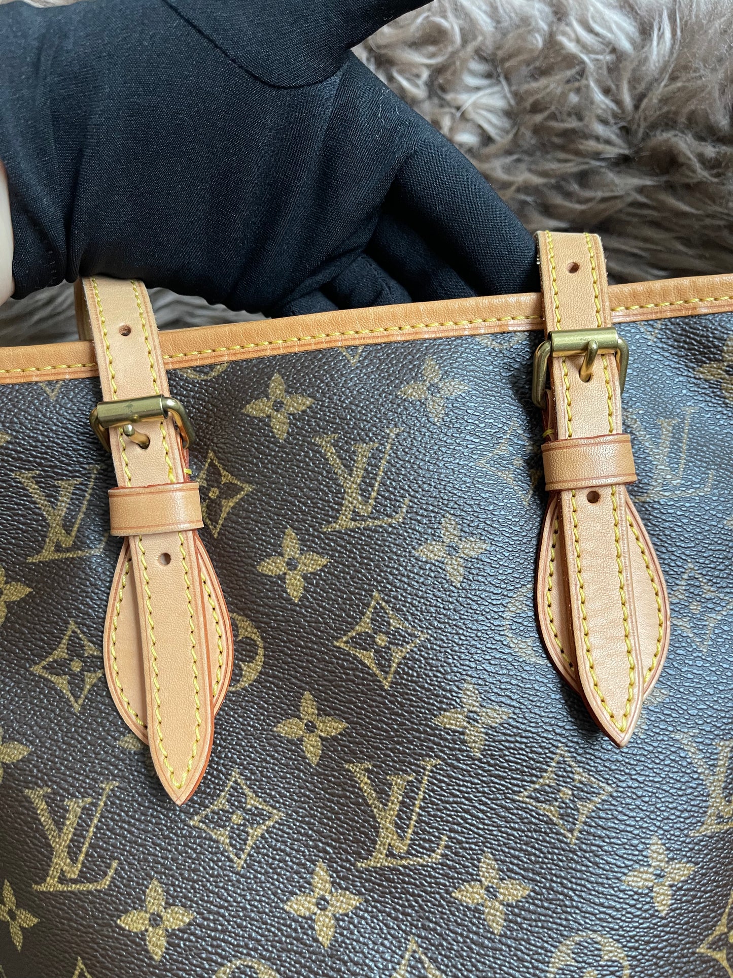Preloved Louis Vuitton Petit Bucket Bag w/pouch