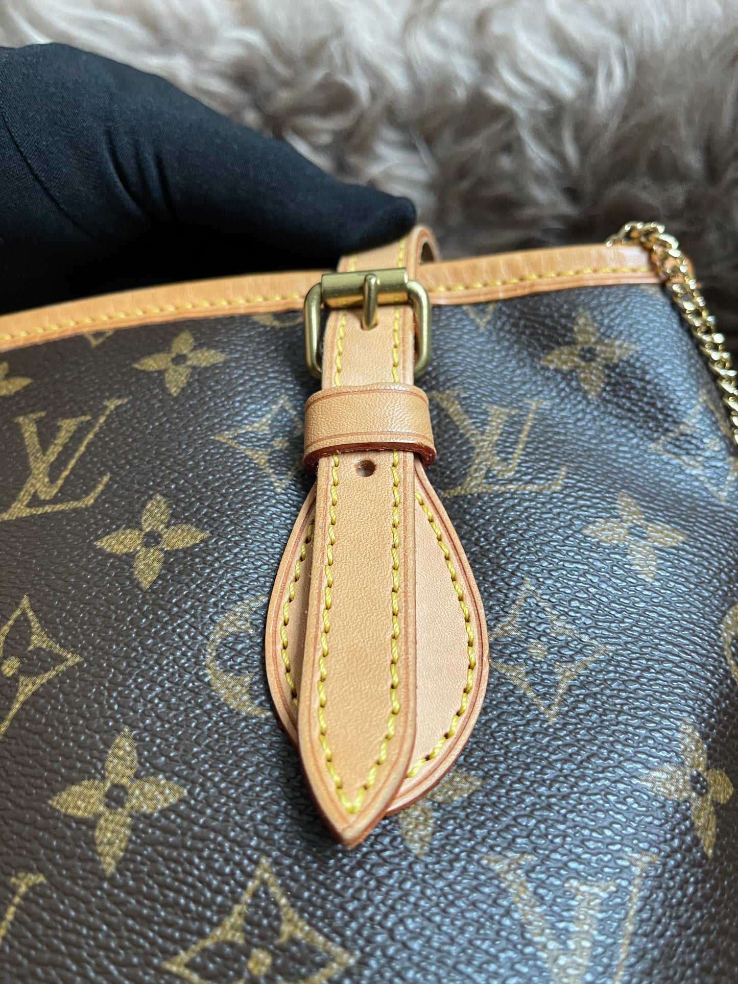Preloved Louis Vuitton Petit Bucket Bag w/pouch