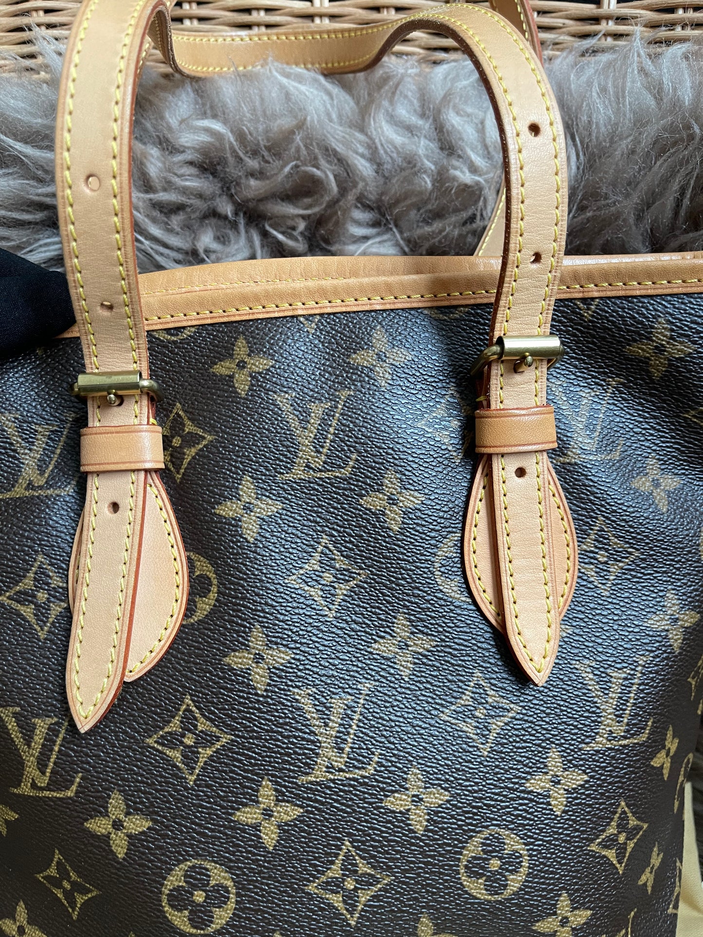Preloved Louis Vuitton Petit Bucket Bag w/pouch