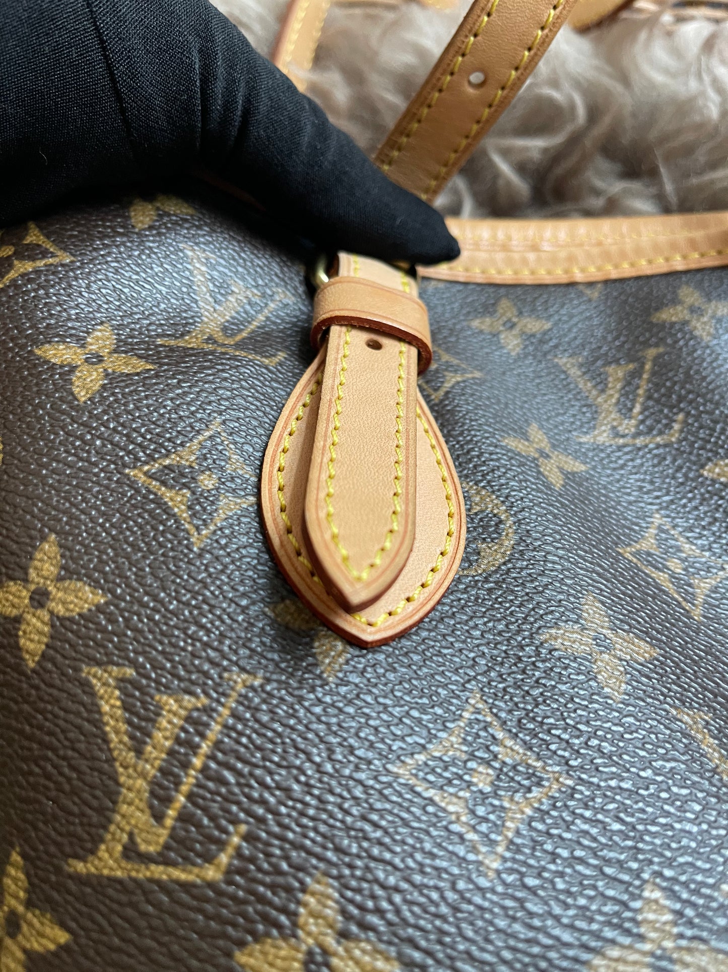Preloved Louis Vuitton Petit Bucket Bag w/pouch