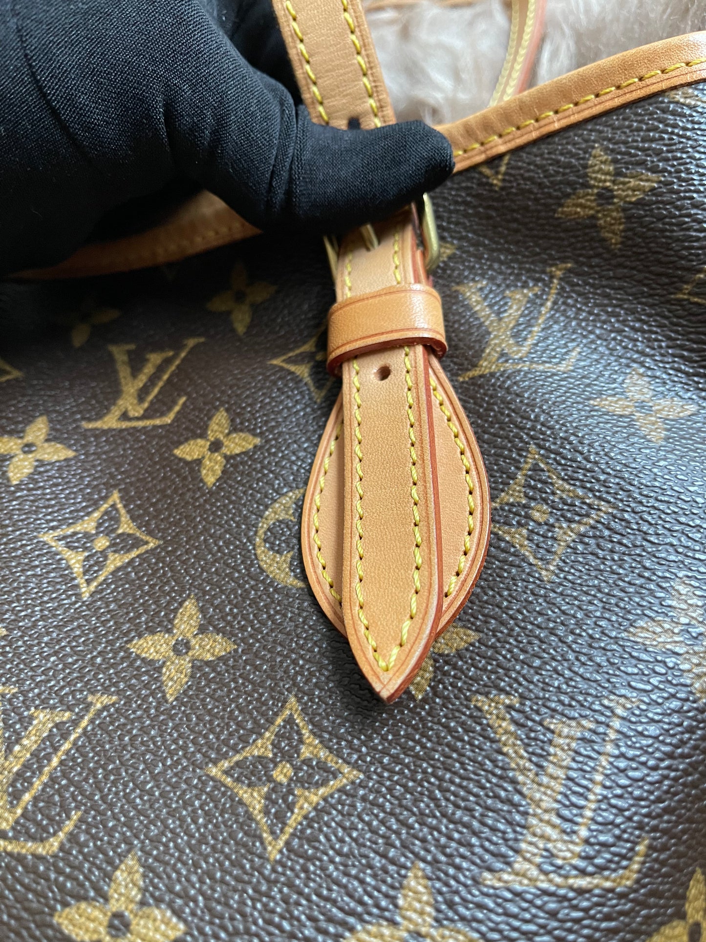 Preloved Louis Vuitton Petit Bucket Bag w/pouch