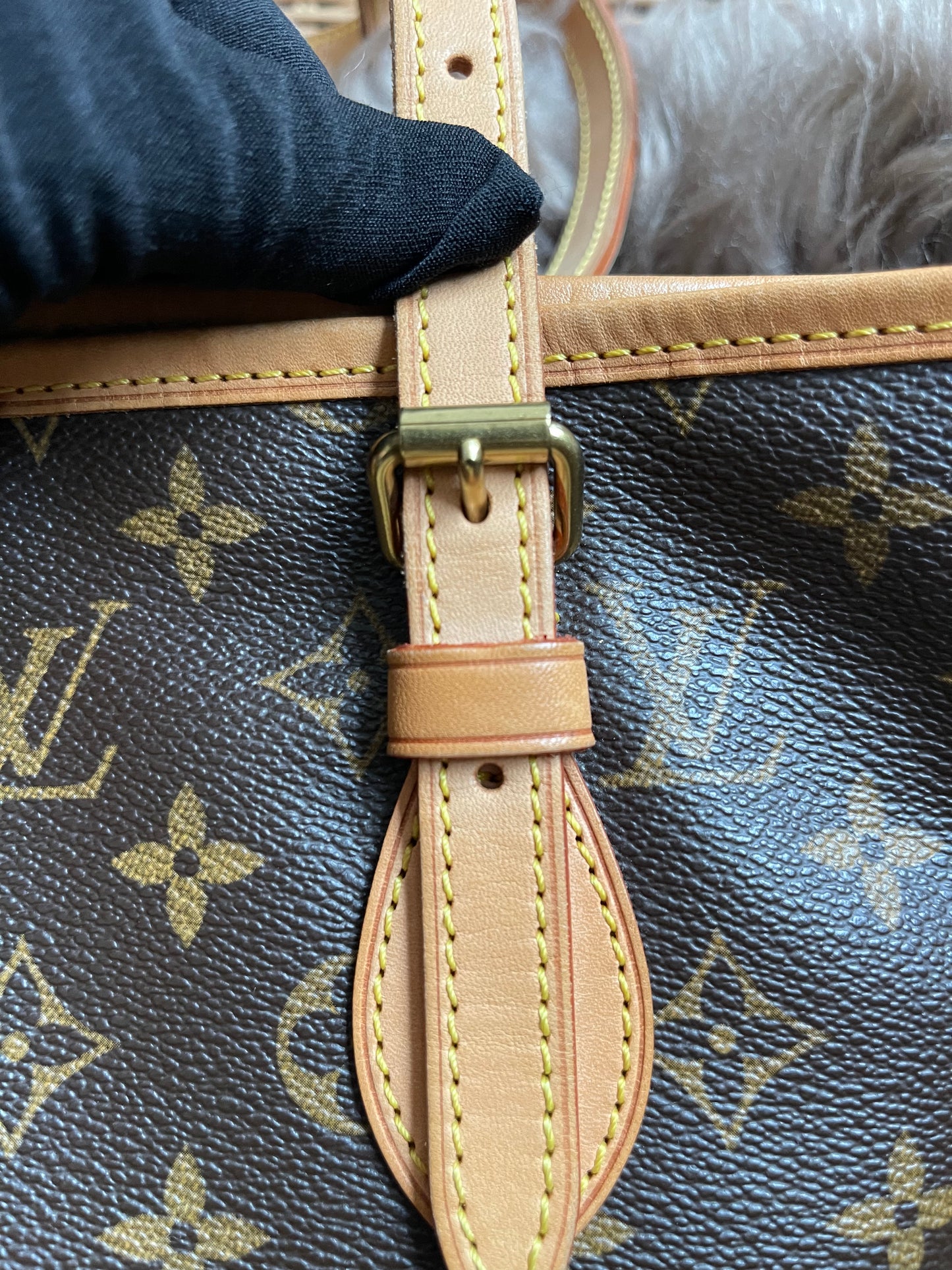 Preloved Louis Vuitton Petit Bucket Bag w/pouch