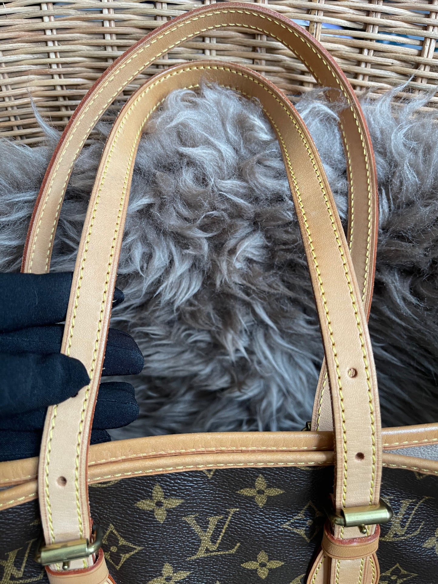 Preloved Louis Vuitton Petit Bucket Bag w/pouch