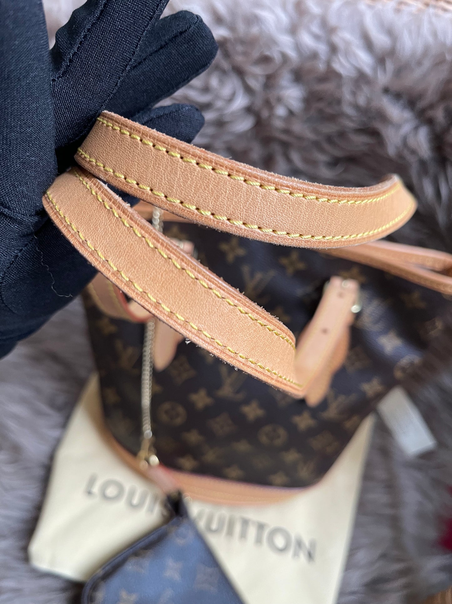 Preloved Louis Vuitton Petit Bucket Bag w/pouch