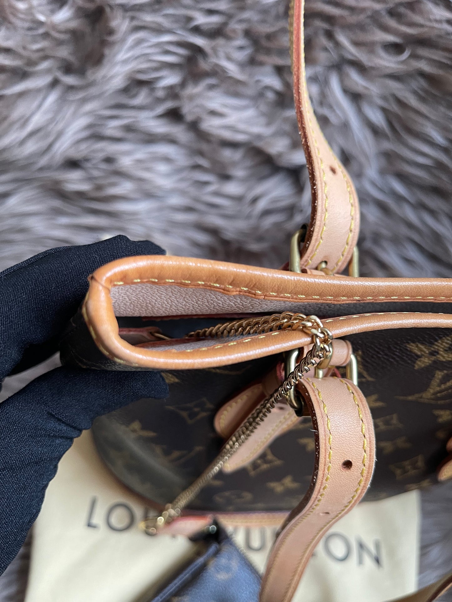 Preloved Louis Vuitton Petit Bucket Bag w/pouch