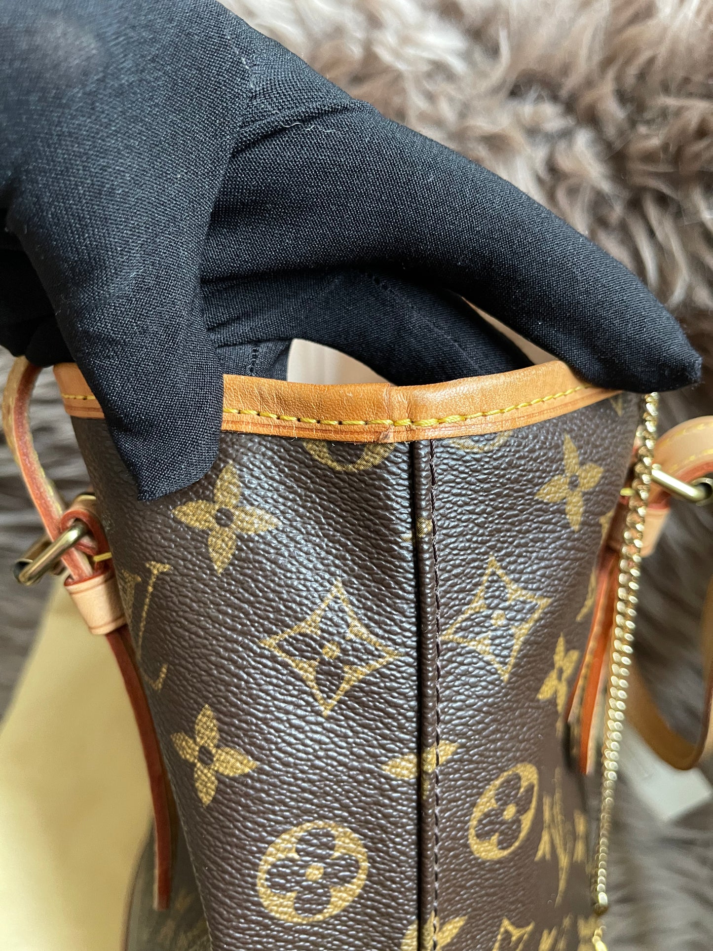 Preloved Louis Vuitton Petit Bucket Bag w/pouch