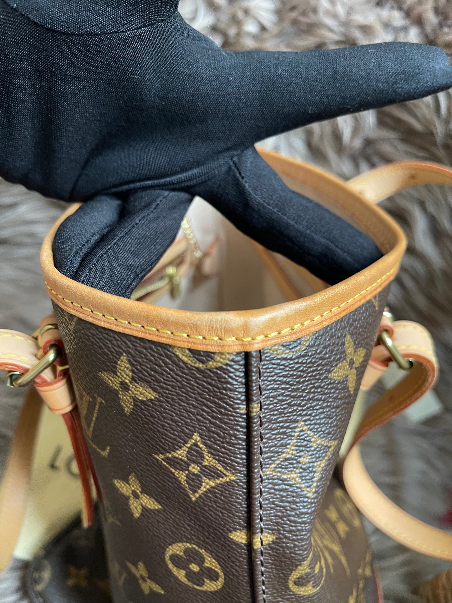 Preloved Louis Vuitton Petit Bucket Bag w/pouch