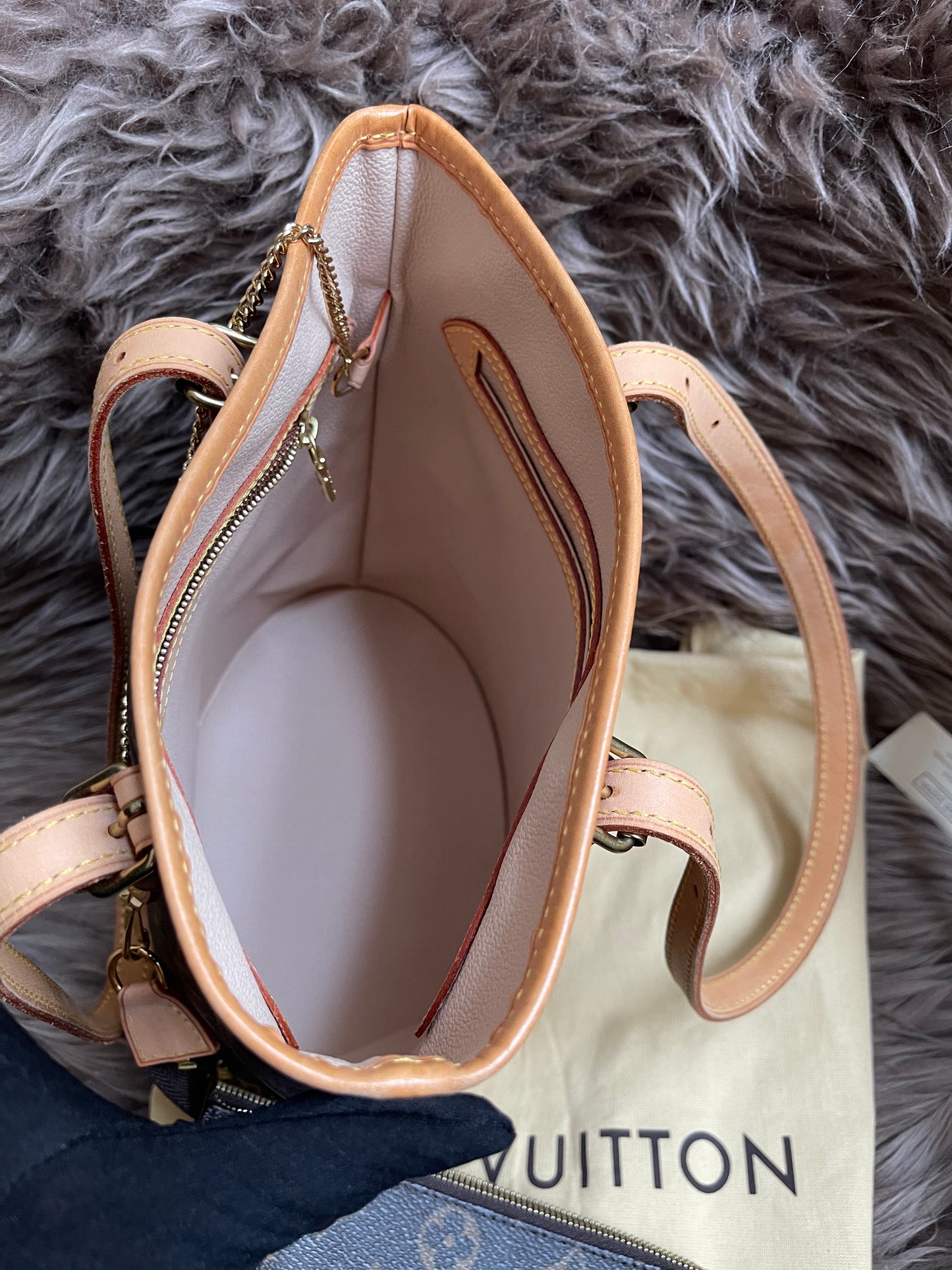 Preloved Louis Vuitton Petit Bucket Bag w/pouch
