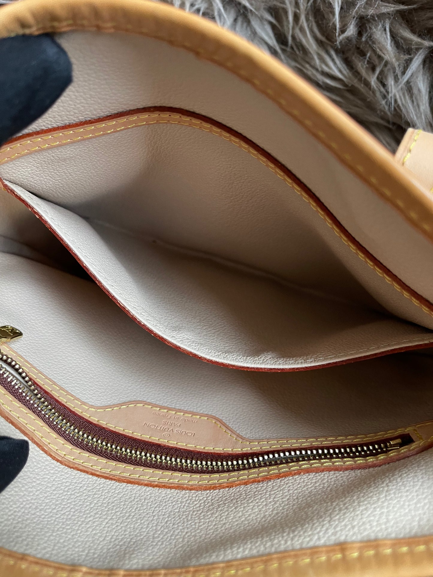 Preloved Louis Vuitton Petit Bucket Bag w/pouch