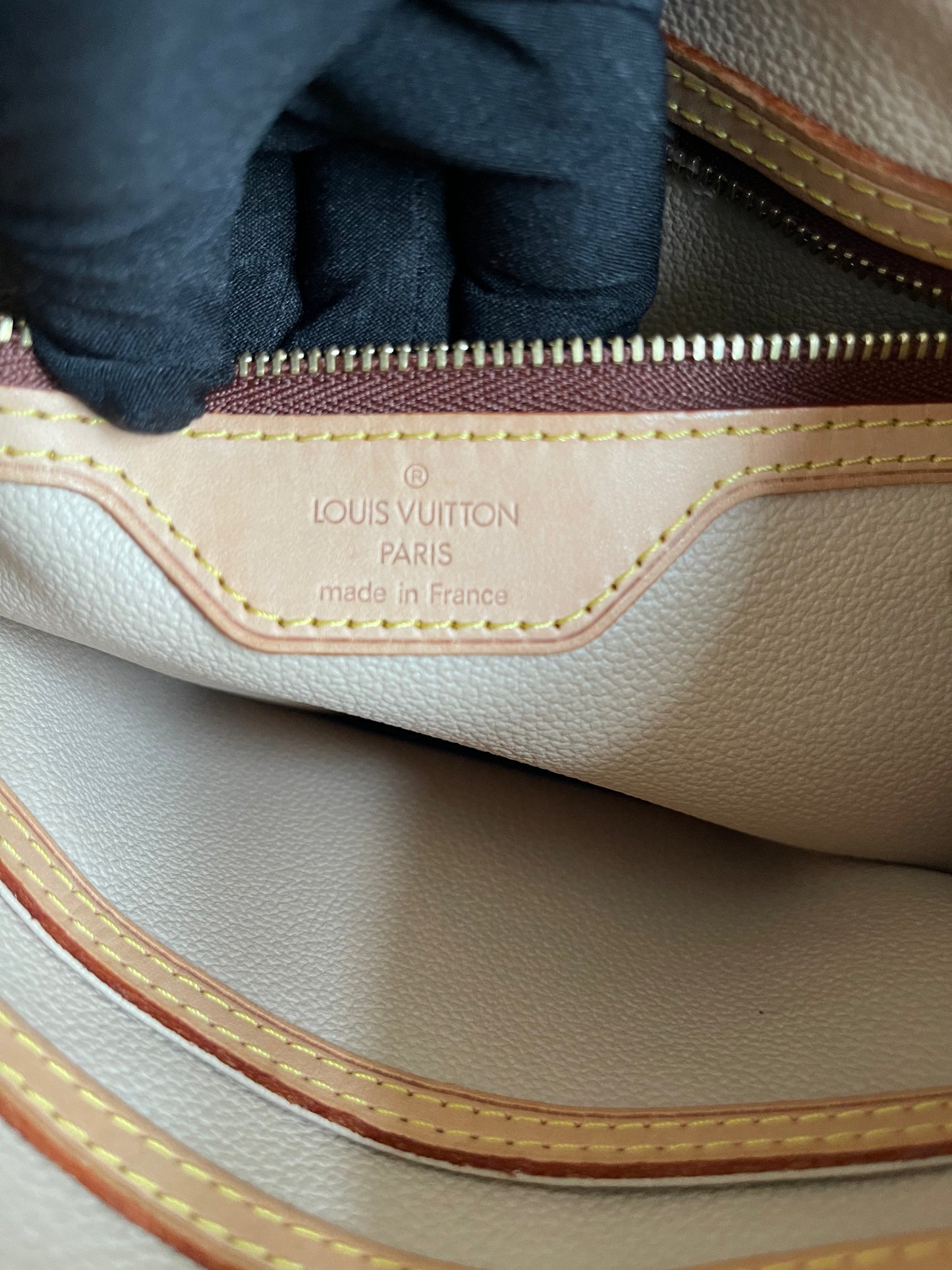 Preloved Louis Vuitton Petit Bucket Bag w/pouch
