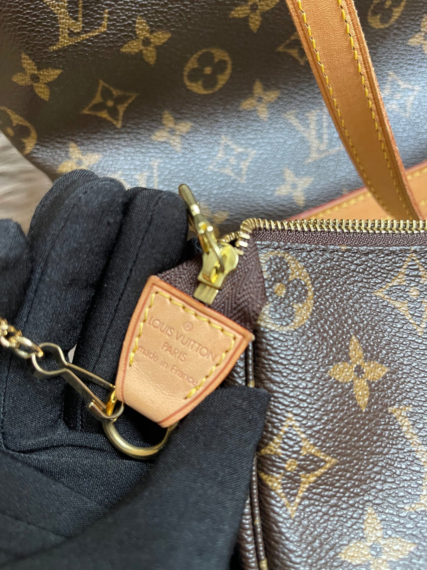 Preloved Louis Vuitton Petit Bucket Bag w/pouch