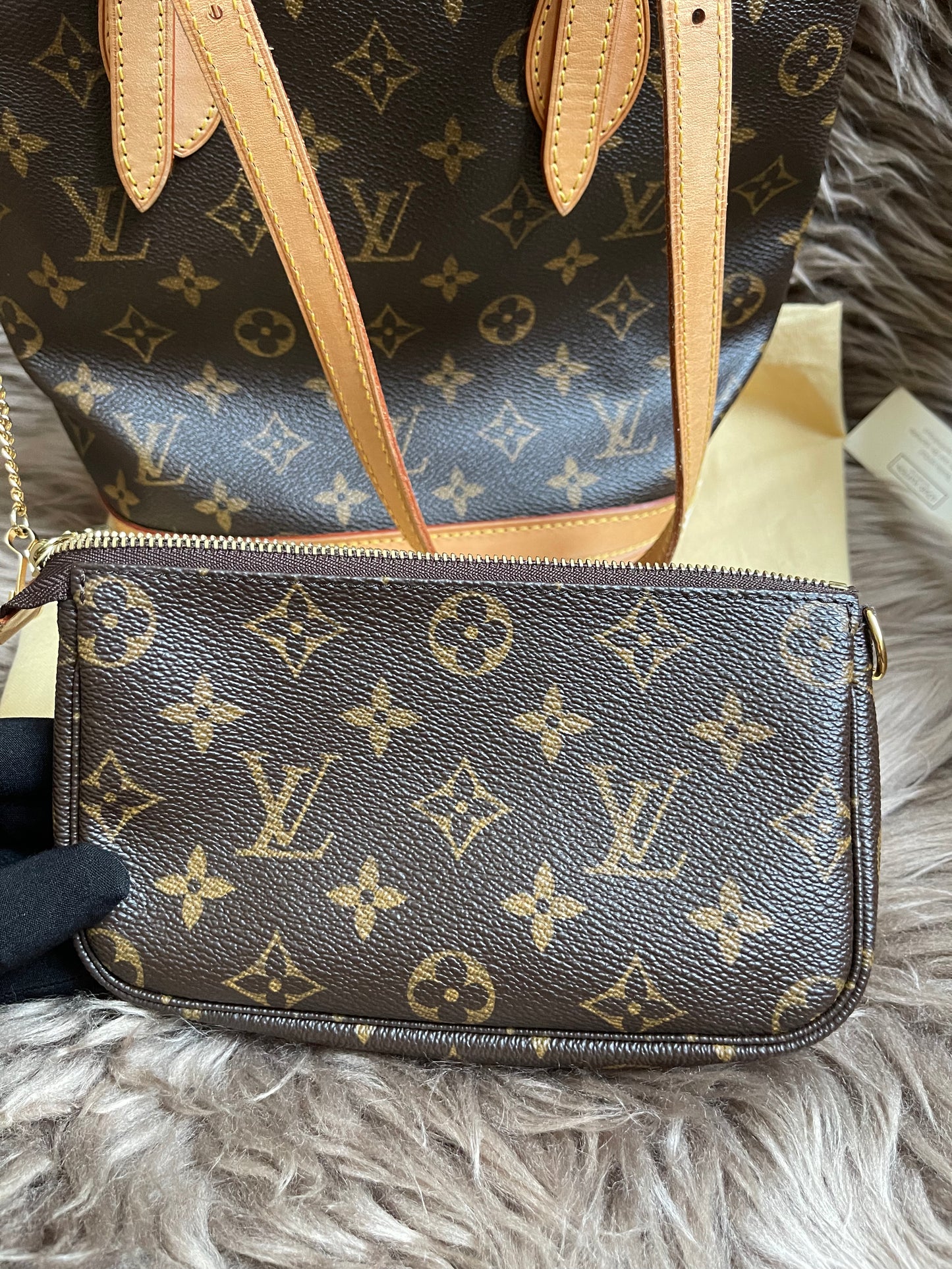 Preloved Louis Vuitton Petit Bucket Bag w/pouch