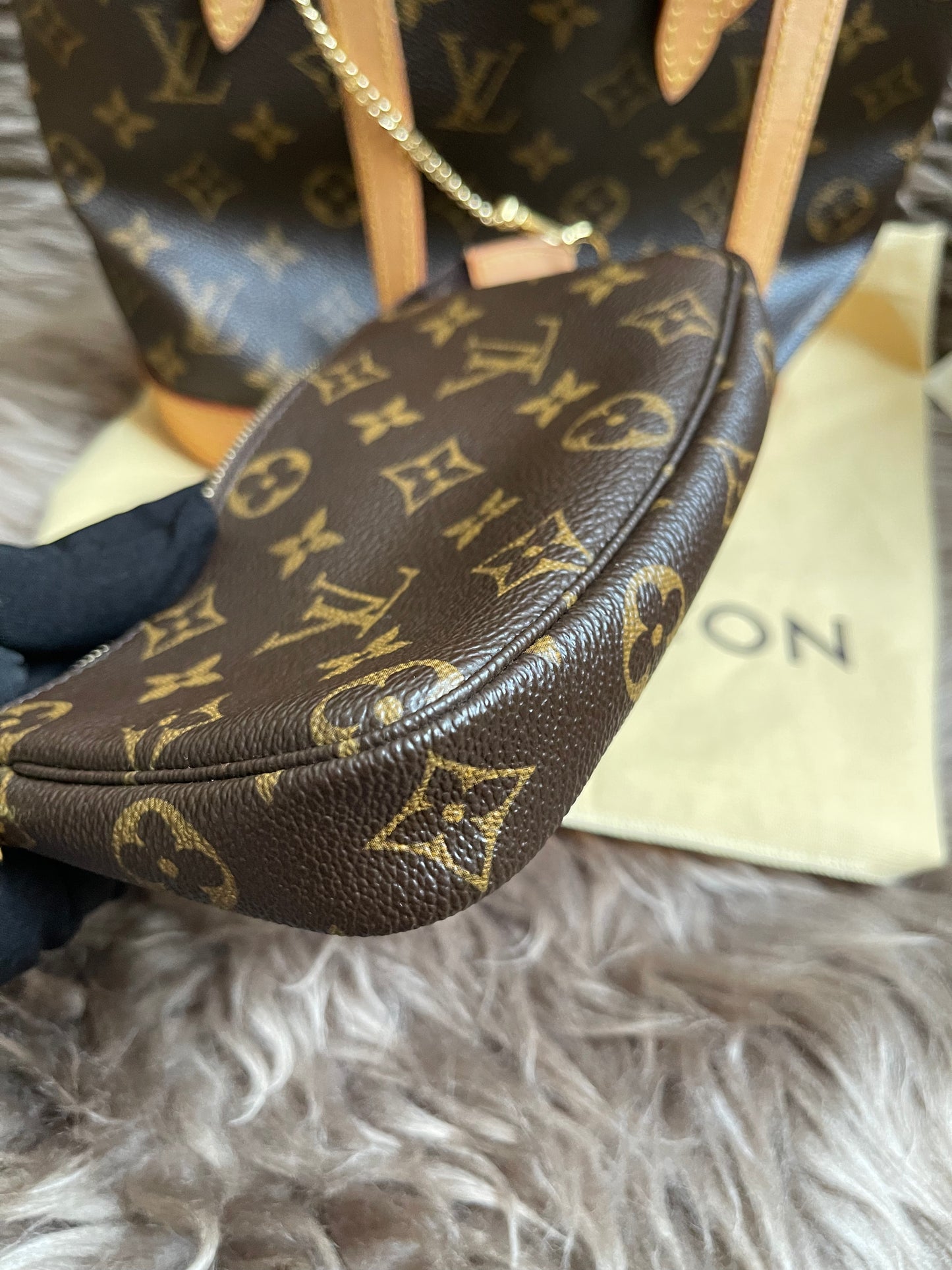 Preloved Louis Vuitton Petit Bucket Bag w/pouch