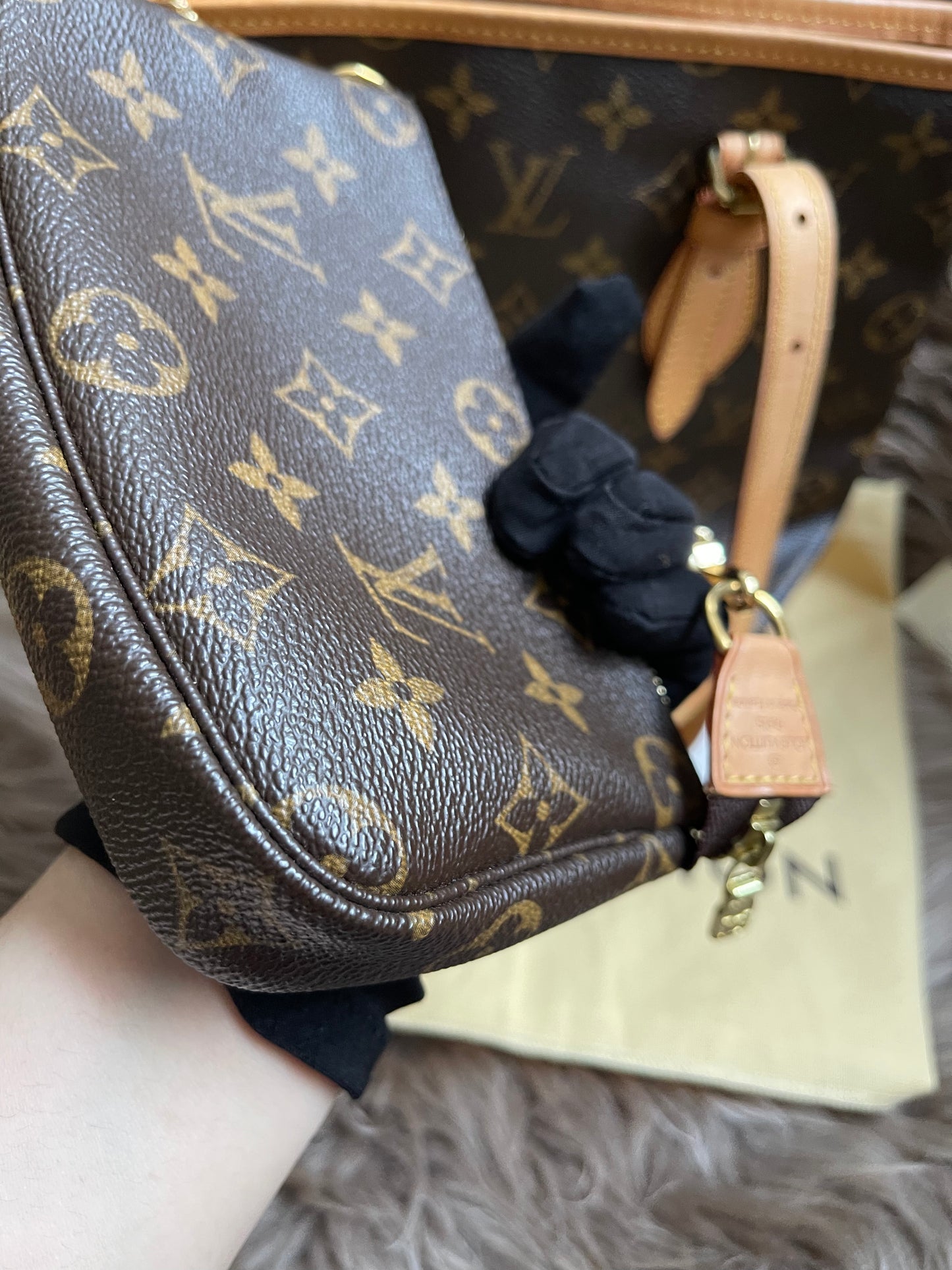 Preloved Louis Vuitton Petit Bucket Bag w/pouch