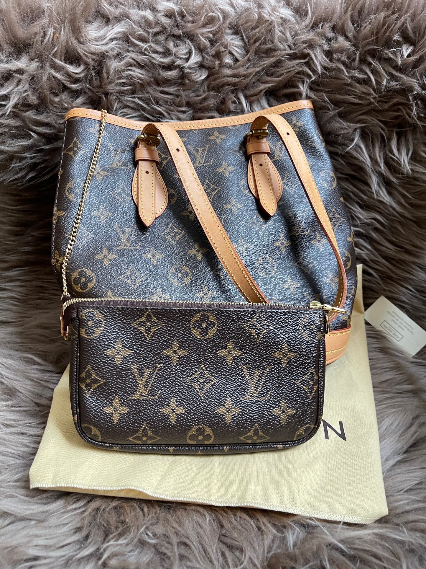 Preloved Louis Vuitton Petit Bucket Bag w/pouch