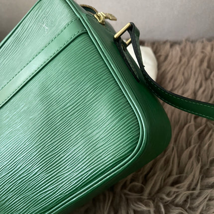 Preloved Authentic  Louis Vuitton Epi Trocadero 27