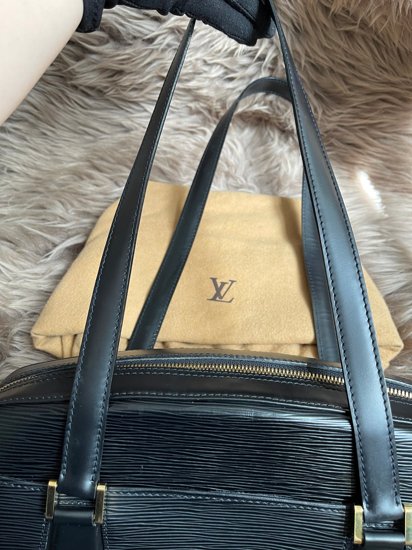 Preloved LOUIS VUITTON Voltaire Epi Leather Shoulder Bag