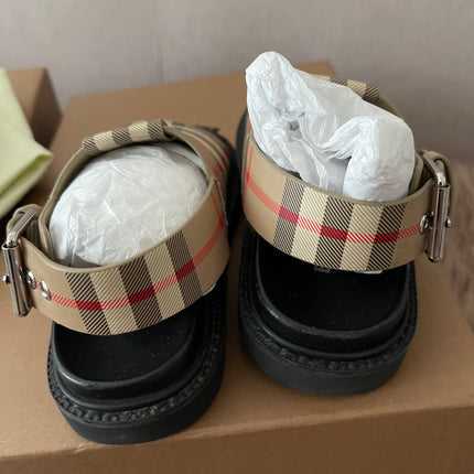 Burberry bundle set kids eur 27-28