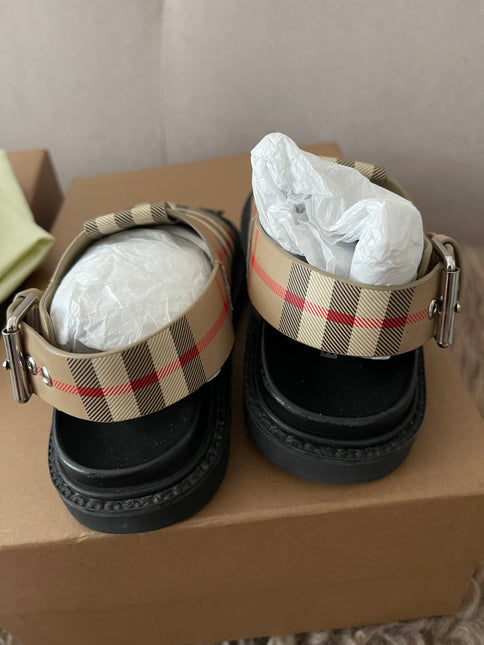 Burberry bundle set kids eur 27-28