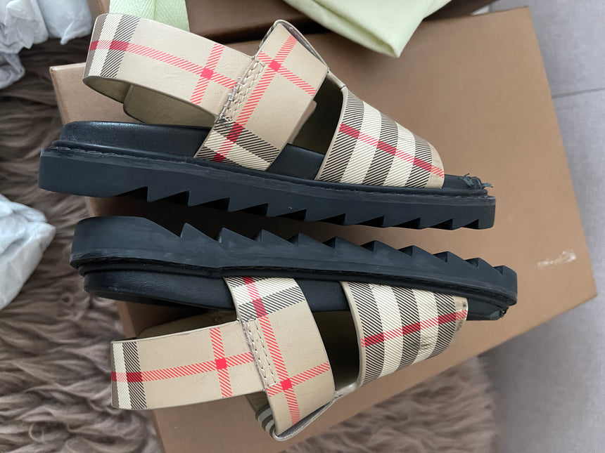 Burberry bundle set kids eur 27-28