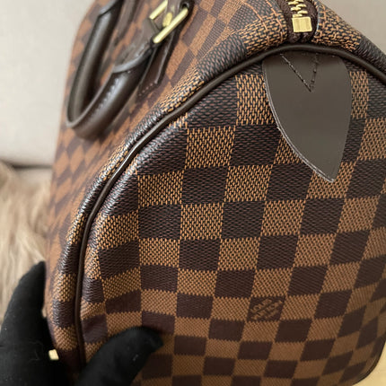Preloved Authentic Louis Vuitton Speedy 30 handbag in the classic Damier Ebene