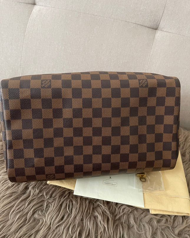 Preloved Authentic Louis Vuitton Speedy 30 handbag in the classic Damier Ebene