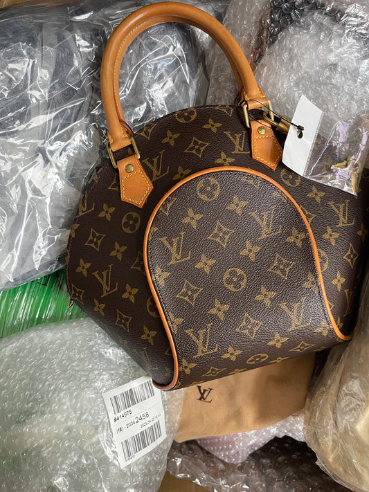 BIG DROP! Preloved Louis Vuitton 2000 Ellipse PM handbag w/provided strap