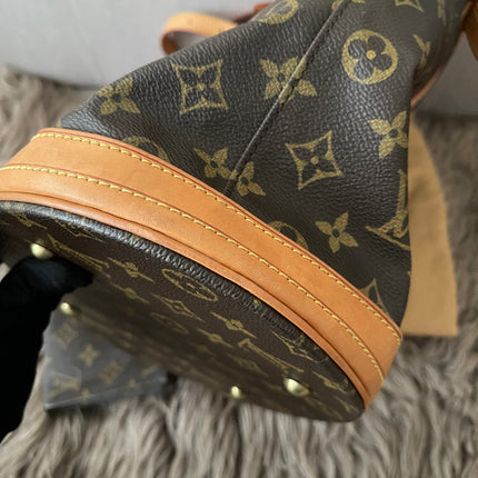 Preloved Authentic Rank B- Louis Vuitton Pre-Owned 2004 GM monogram bucket bag