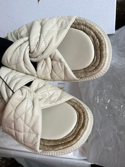UNUSED Christian Dior White Cannage D Twist Slide Sandal 37
