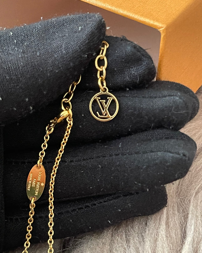 Preloved Authentic Essential V Necklace