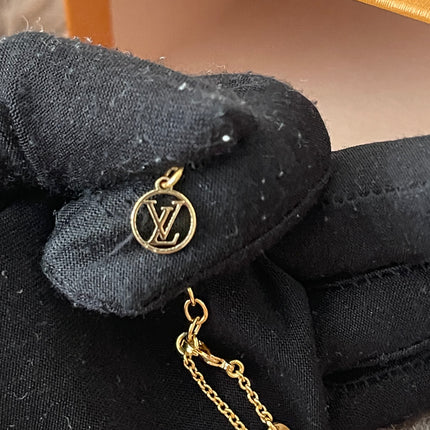 Preloved Authentic Essential V Necklace