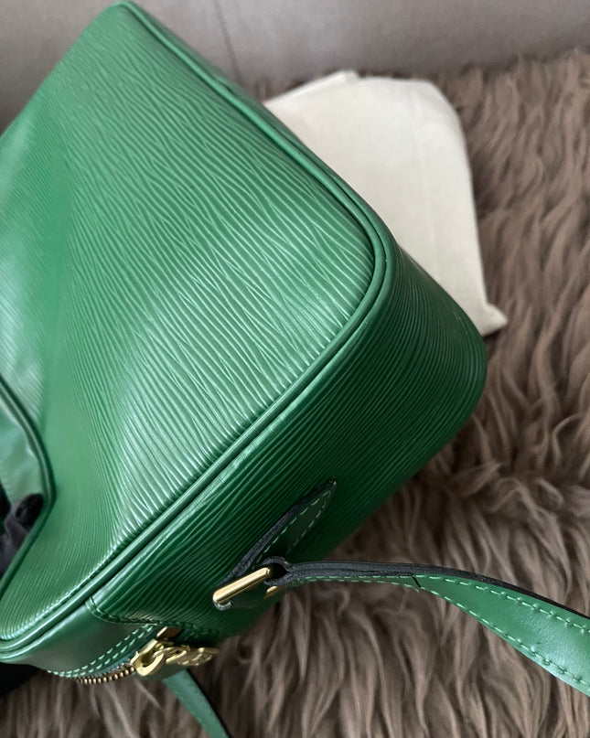 Preloved Authentic  Louis Vuitton Epi Trocadero 27
