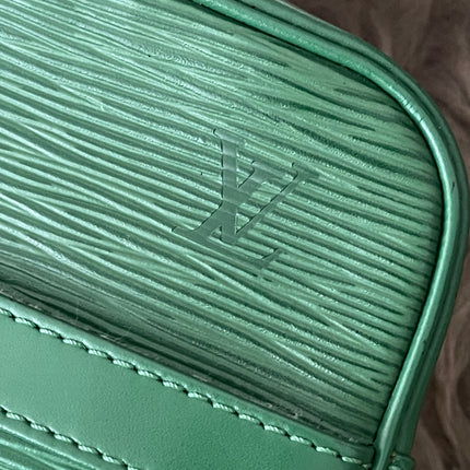 Preloved Authentic  Louis Vuitton Epi Trocadero 27