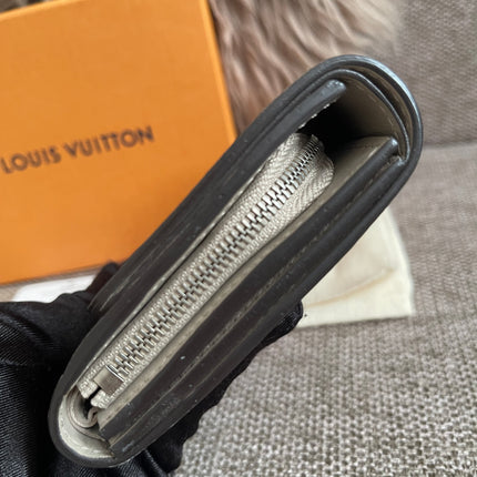 preloved AUTHENTIC Louis Vuitton Iris Compact Wallet – Mahina Galet