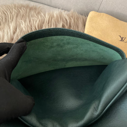 Preloved Authentic Louis Vuitton Green Taiga Leather Reporter PM Messenger Bag