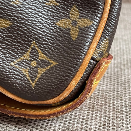 Preloved Authentic Louis Vuitton Croissant MM