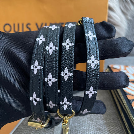 Preloved Authentic Louis Vuitton Monogram Giant Crafty Double Zip Pochette — Creme Caramel