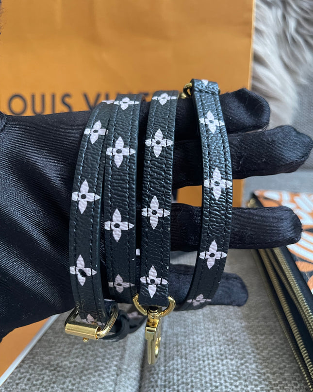 Preloved Authentic Louis Vuitton Monogram Giant Crafty Double Zip Pochette — Creme Caramel