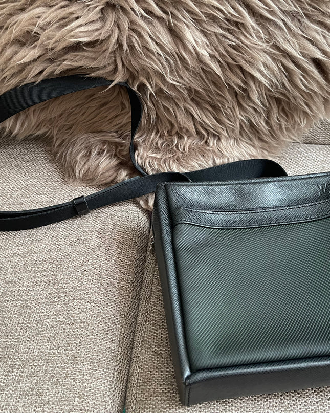 Preloved Authentic Louis Vuitton Taiga Leather Crossbody Bag – Épicéa Green, Silver Hardware