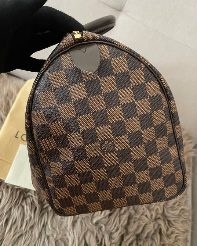 Preloved Authentic Louis Vuitton Speedy 30 handbag in the classic Damier Ebene